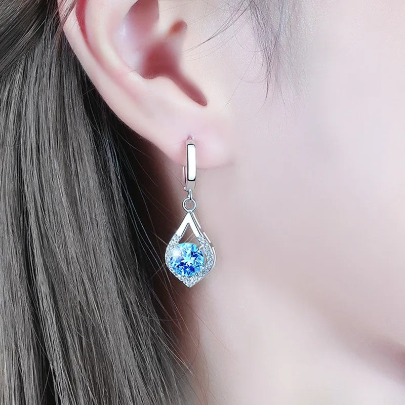Accesorii Delicate: Cercei Argint 925 Huggie cu Montură de Topaz Albastru 5.6g