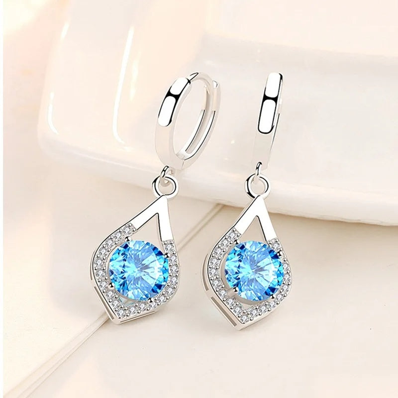 Accesorii Delicate: Cercei Argint 925 Huggie cu Montură de Topaz Albastru 5.6g