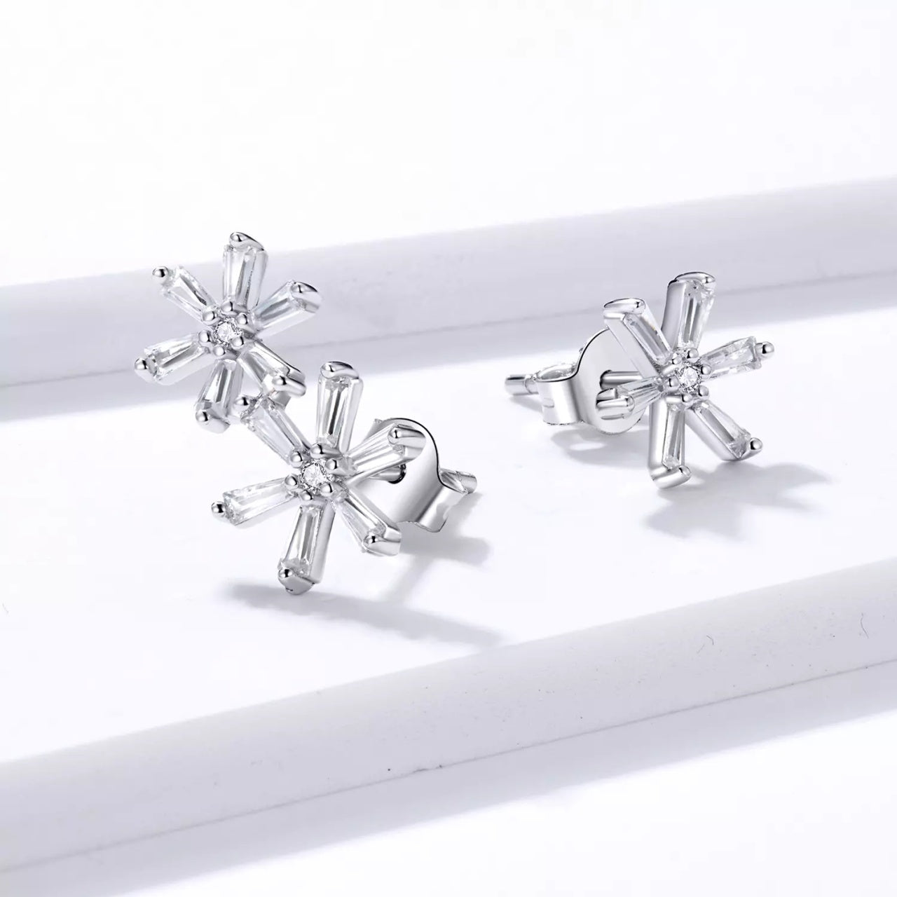 Cercei din argint Asymmetric Flowers, Argint 925, Pentru Femei