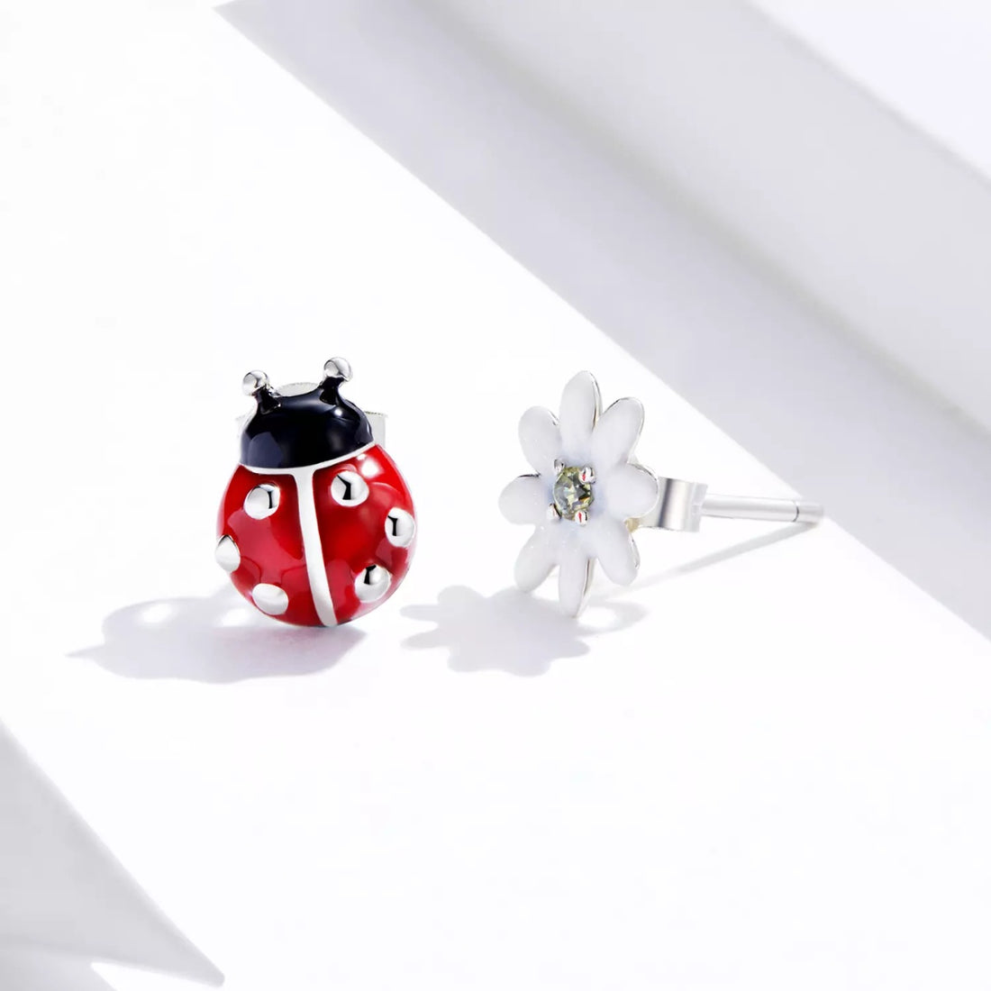 Cercei din argint Asymmetric Ladybug & Daisy, Argint 925, Pentru Femei