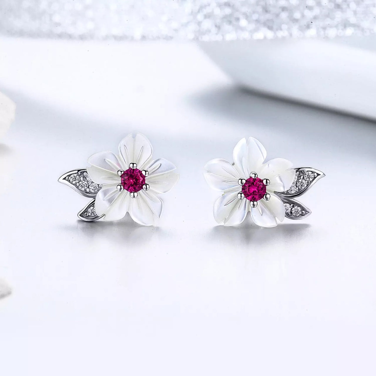 Cercei din argint Glamour White Flowers, Argint 925, Pentru Femei 1.64g