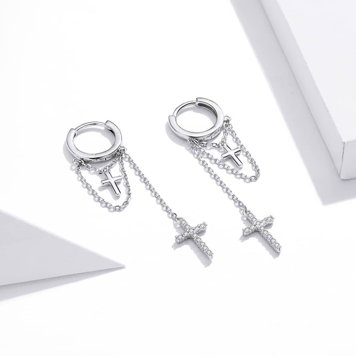 Cercei Din Argint 925 lungi Cruciulite Model Deosebit 2.2g