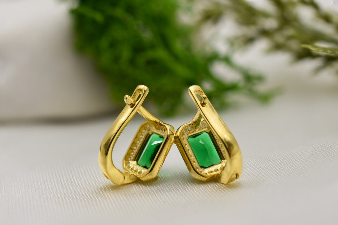 Cercei Eleganti Aurii Cu Piatra Verde Dreptunghiulara Din Argint 925 4.14g