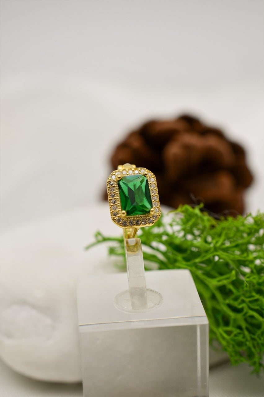Cercei Eleganti Aurii Cu Piatra Verde Dreptunghiulara Din Argint 925 4.14g