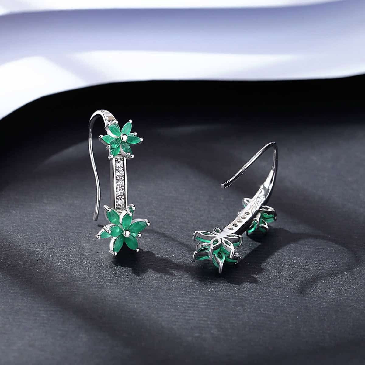 Cercei Eleganți Din Argint 925, Model Floral Cu Pietre Zirconiu Verde Smarald Și Cristale Strălucitoare, Design Modern Și Rafinament
