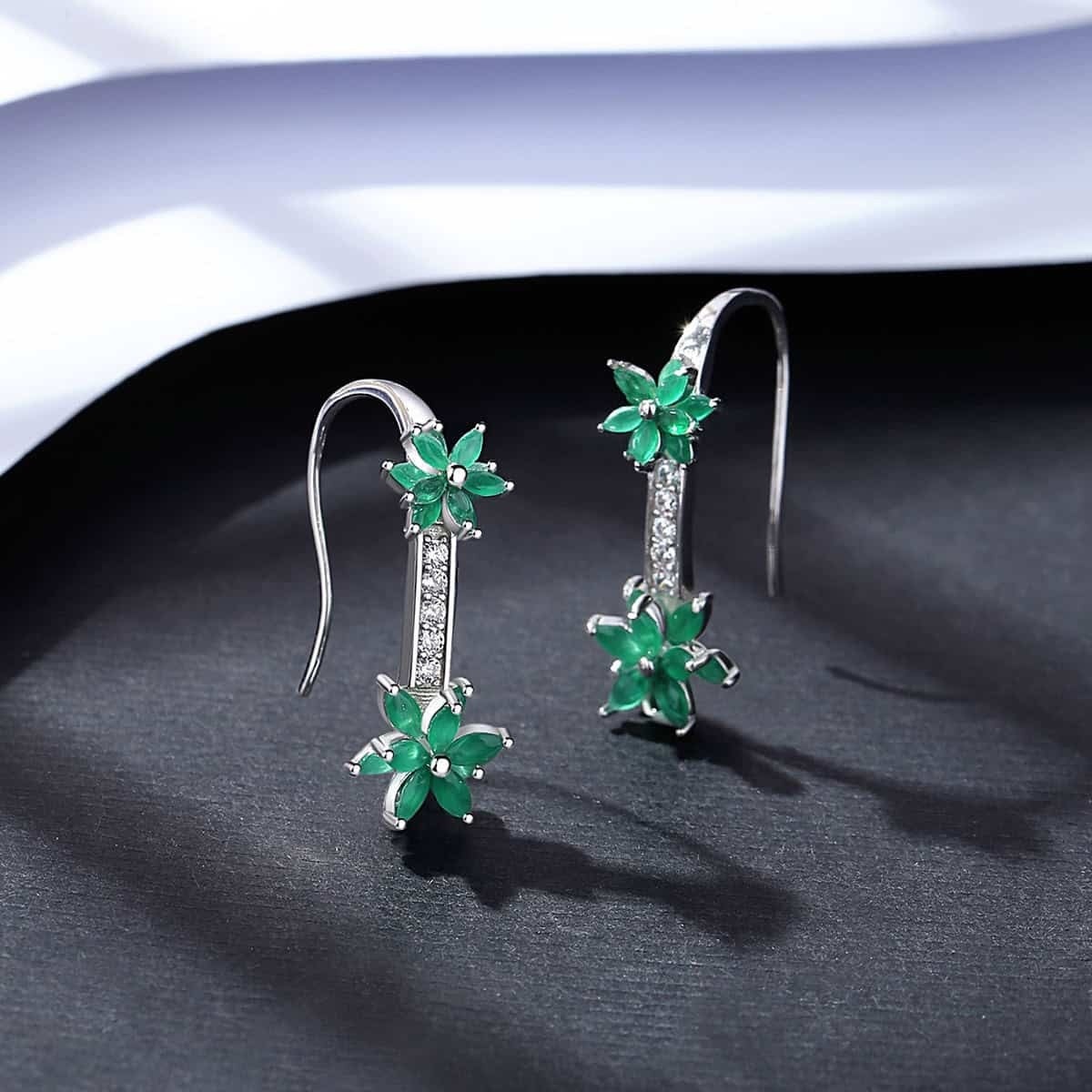 Cercei Eleganți Din Argint 925, Model Floral Cu Pietre Zirconiu Verde Smarald Și Cristale Strălucitoare, Design Modern Și Rafinament