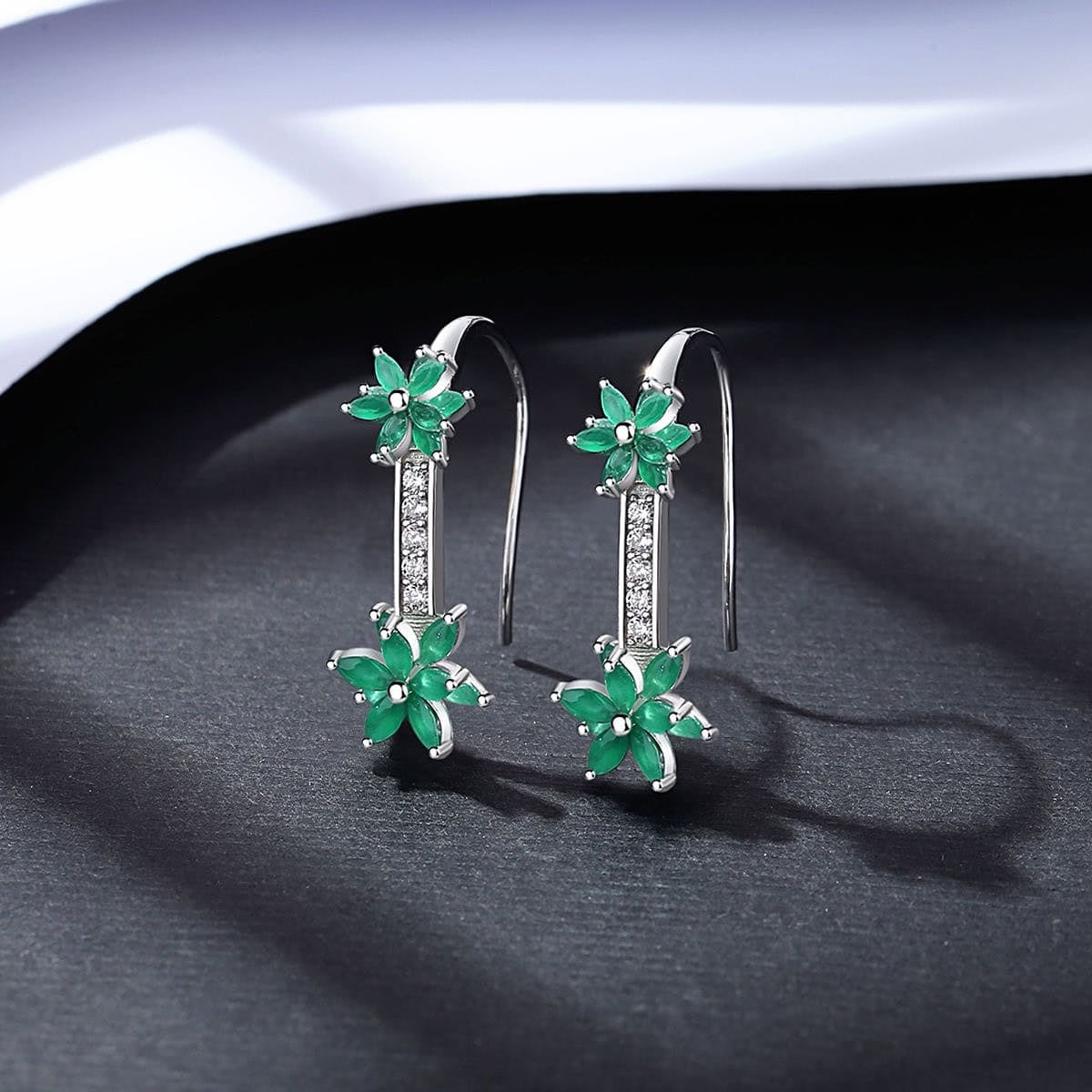 Cercei Eleganți Din Argint 925, Model Floral Cu Pietre Zirconiu Verde Smarald Și Cristale Strălucitoare, Design Modern Și Rafinament
