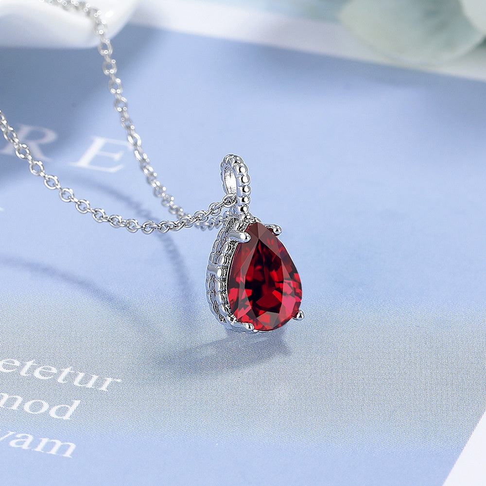 Colier Elegant cu Pandantiv de Cristal, Disponibil în Diverse Culori, Ideal pentru Orice Ocazie