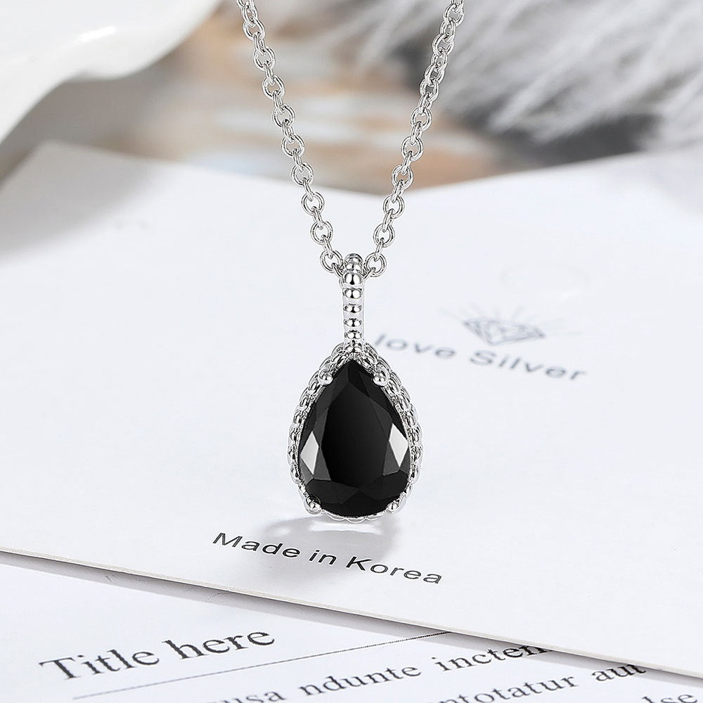 Colier Elegant cu Pandantiv de Cristal, Disponibil în Diverse Culori, Ideal pentru Orice Ocazie