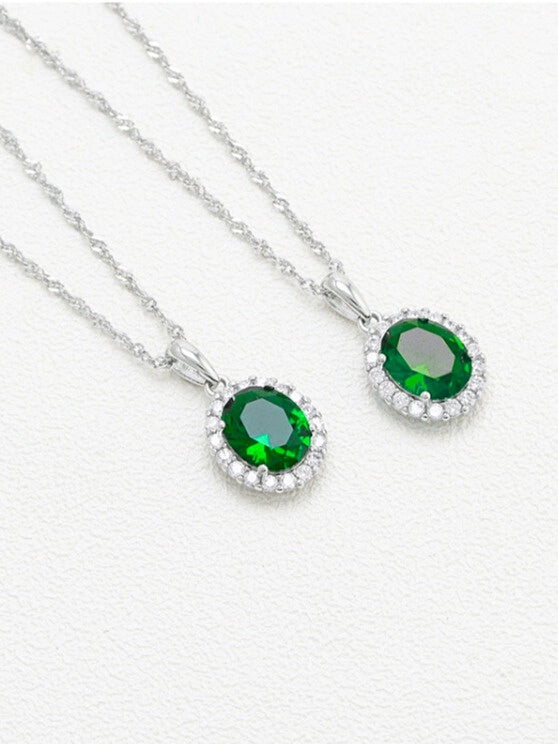 Colier Elegant cu Pandantiv Oval și Pietre Strălucitoare – Accesoriu Rafinat pentru Orice Ocazie