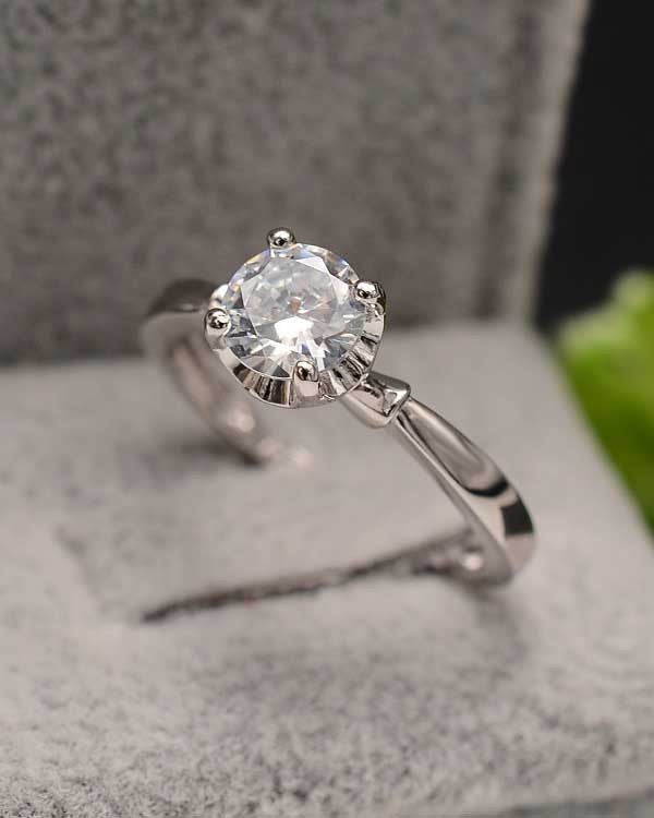 Inel romantic de logodna din Argint 925 cu zirconiu alb 2.39g