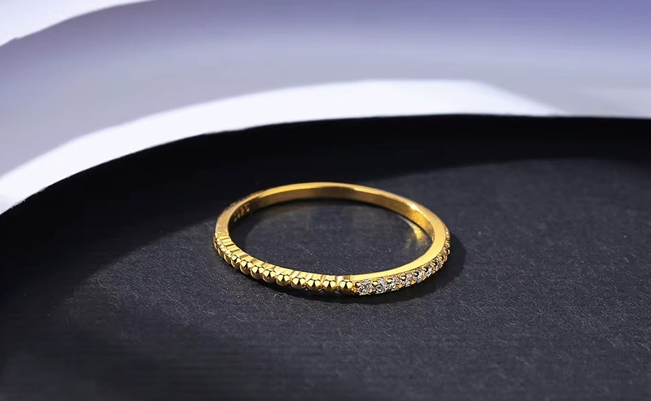 Inel Subtire Din Argint 925 Placat Aur 14K, Model Fin Cu Pietre Zirconiu, Verigheta Delicata Pentru Femei 0.8g