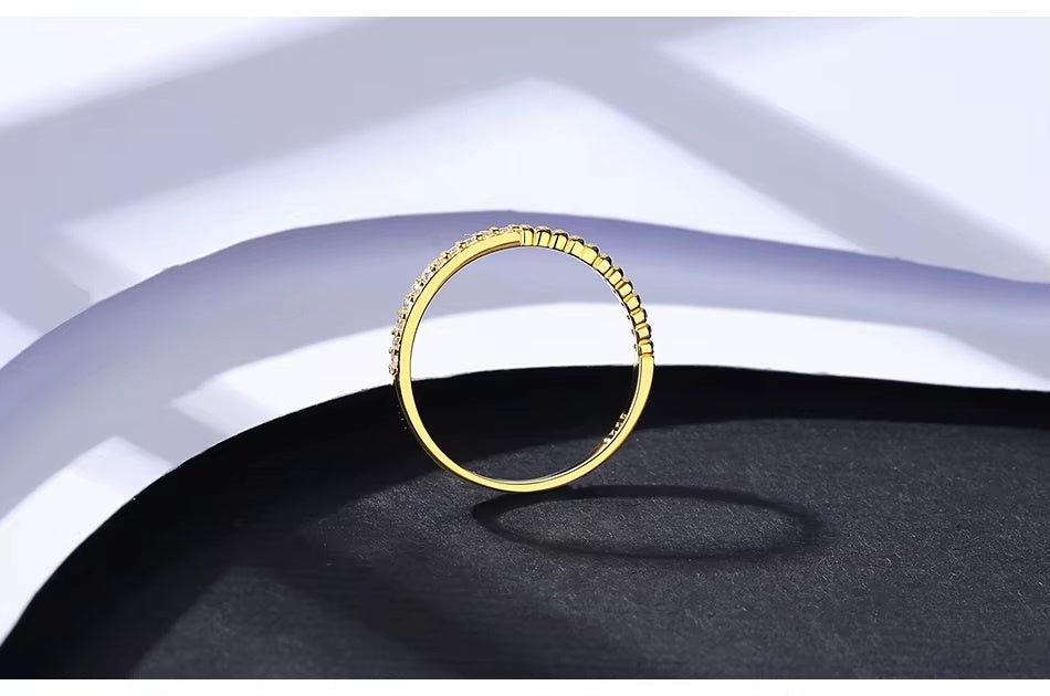 Inel Subtire Din Argint 925 Placat Aur 14K, Model Fin Cu Pietre Zirconiu, Verigheta Delicata Pentru Femei 0.8g
