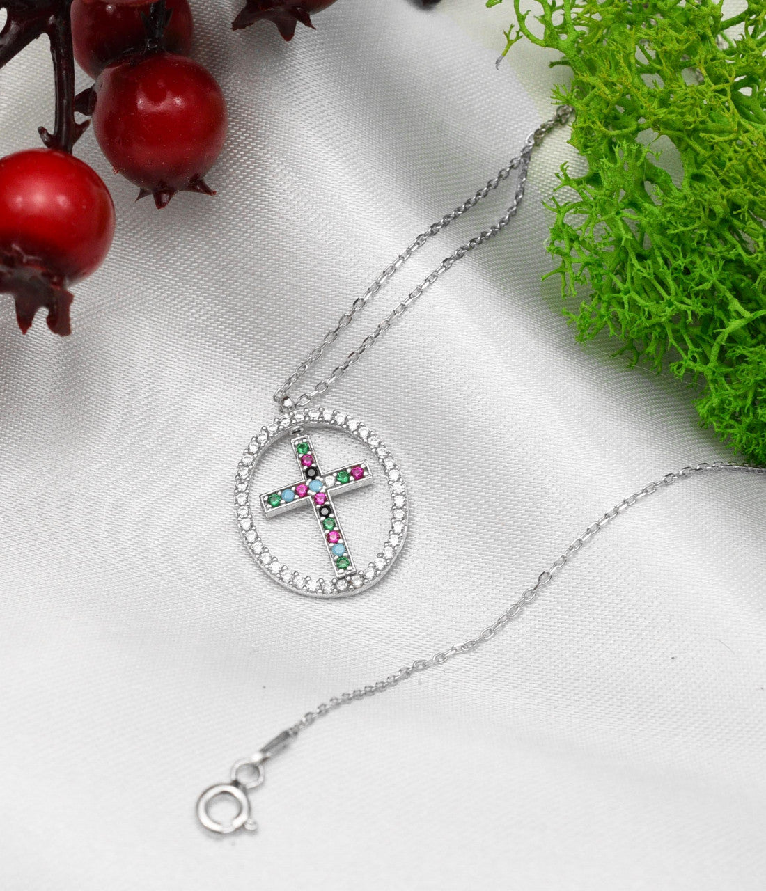Lantisor Din Argint 925 Model Oval si Cruciulita Multicolor 3g