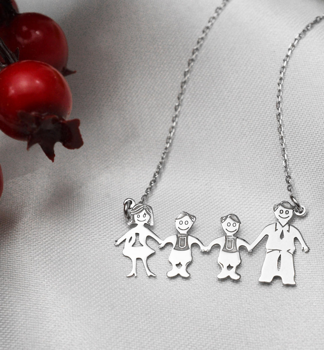 Lantisor din Argint 925 Family 4 persoane Mama, Tata si Doi Baieti 2.2g