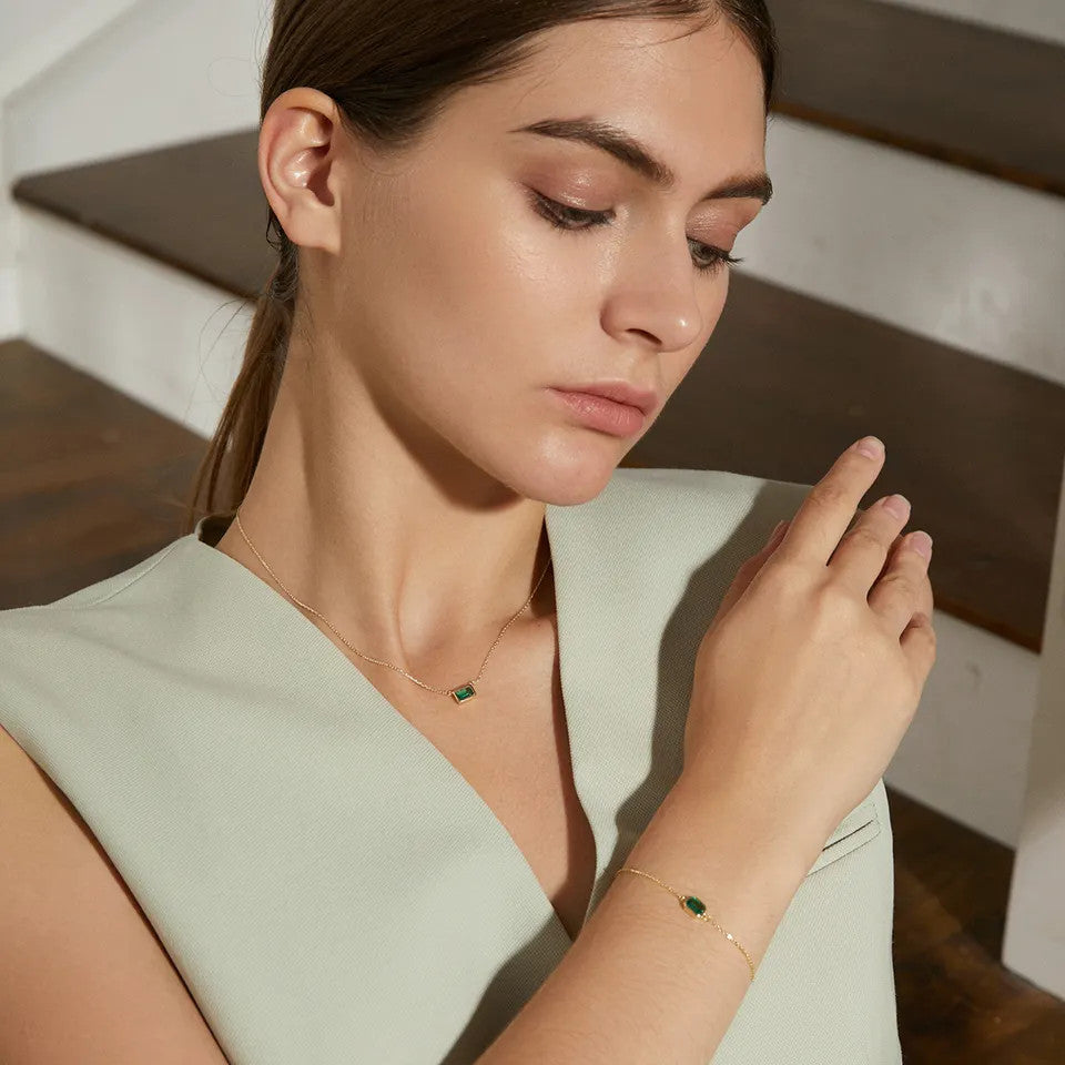 Lantisor Din Argint 925 Piatra Verde Model Finut Dreptunghiular Placat Aur 1.5g