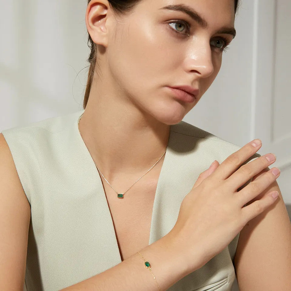 Lantisor Din Argint 925 Piatra Verde Model Finut Dreptunghiular Placat Aur 1.5g