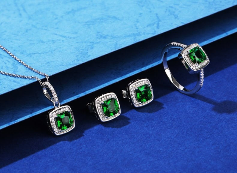 Set complet bijuterii argint 925, colier, cercei si inel, cu piatra smarald verde si zirconiu cubic, eleganta si rafinament Model