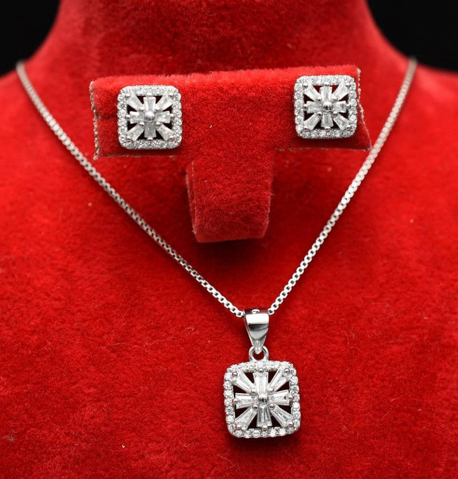 Set Lantisor Finut Din Argint 925 Si Cercei 6g