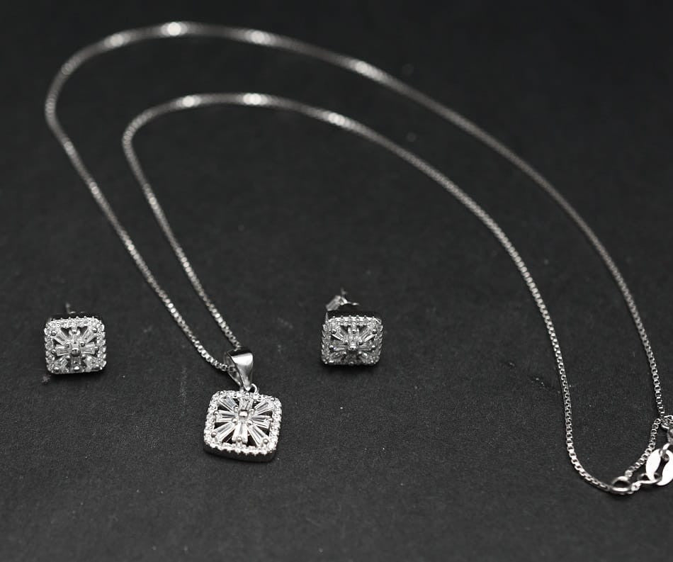 Set Lantisor Finut Din Argint 925 Si Cercei 6g