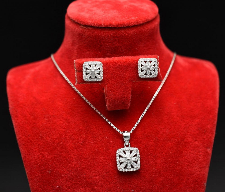 Set Lantisor Finut Din Argint 925 Si Cercei 6g